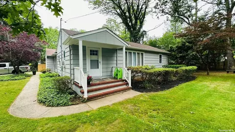 35 Church Ln, Middle Island, NY 11953