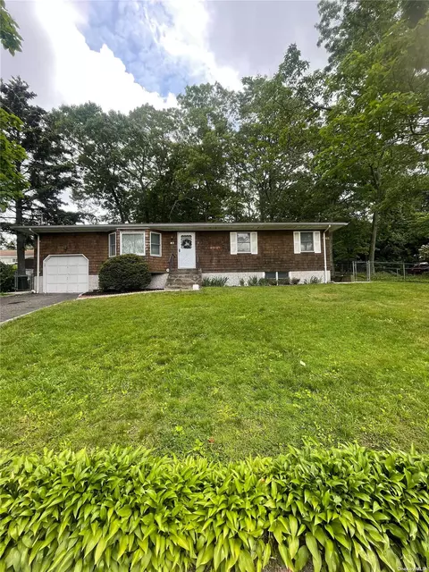 83 Lookout Dr, Sound Beach, NY 11789
