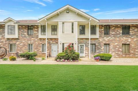 4 Kiowa Ct #4, Coram, NY 11727