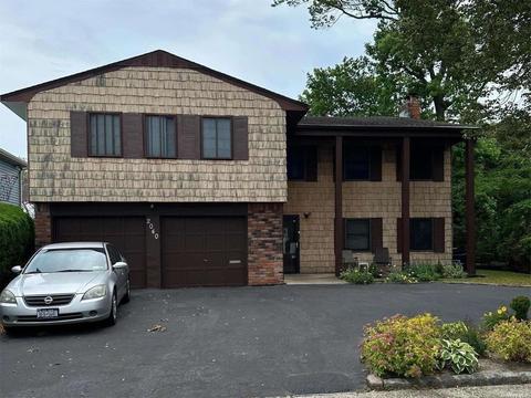 2040 Vine Dr, Merrick, NY 11566