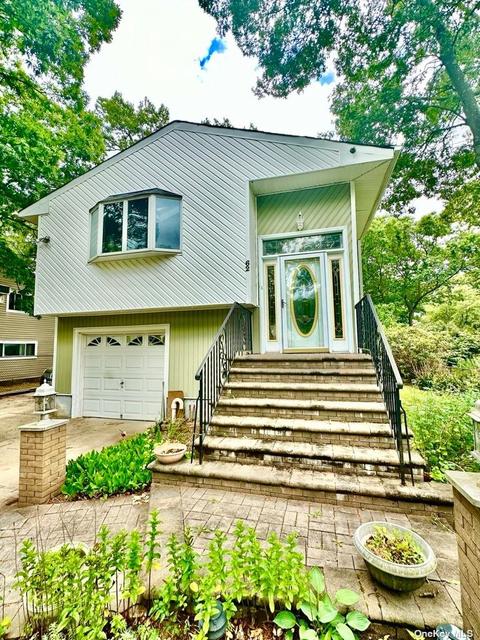 62 Sycamore St, Brentwood, NY 11717