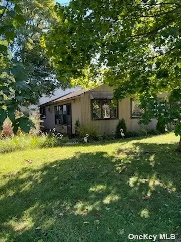 2 Park Ave, Greenvale, NY 11548