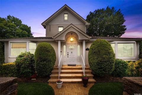 88 Notre Dame Ave, Hicksville, NY 11801