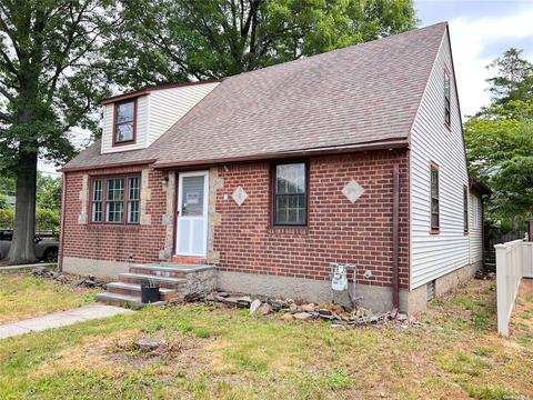 1 Larch Ave, Floral Park, NY 11001