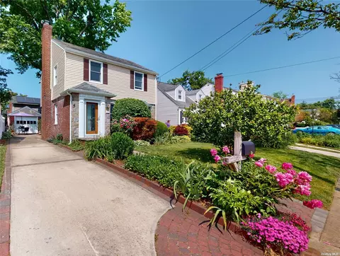 109 Broadfield Rd, Hempstead, NY 11550