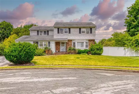 6 Gail Ct, Deer Park, NY 11729