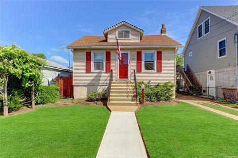 2451 Walters Ct, Bellmore, NY 11710
