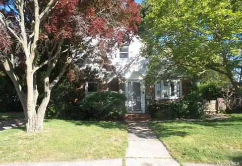 1295 The Narrows, Uniondale, NY 11553