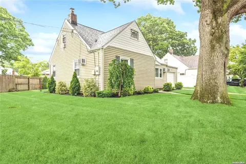 40 Lincoln Blvd, Bethpage, NY 11714