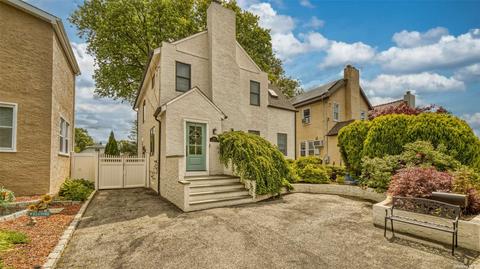 2635 Bayview Ave, Merrick, NY 11566