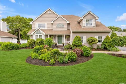19 Pheasant Run Ln, Dix Hills, NY 11746