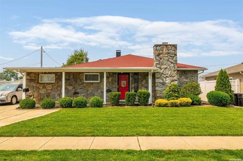 3543 Wyanet St, Seaford, NY 11783