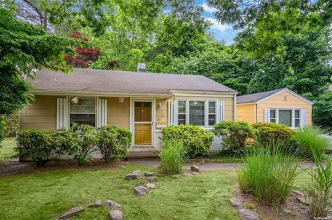 25 Pauchogue Ave, East Islip, NY 11730