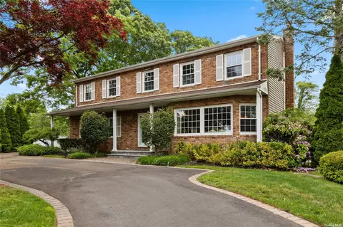 92 Darcy Cir, Islip, NY 11751