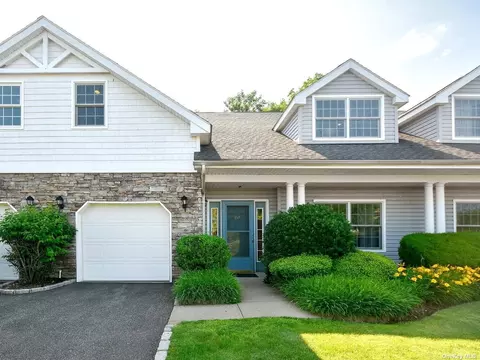 157 Pond View Dr #157, Port Washington, NY 11050