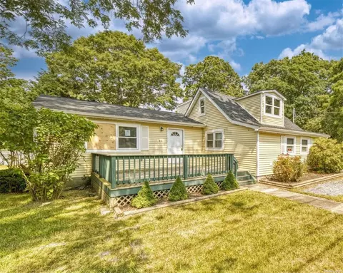 44 Hackensack Rd, Mastic Beach, NY 11951