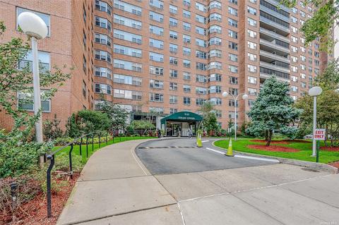 70-25 Yellowstone Blvd #17D, Forest Hills, NY 11375