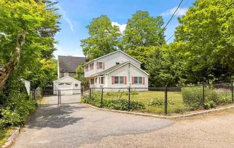 91 Conrad Pl, Sea Cliff, NY 11579