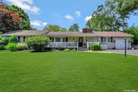 20 S Ocean Ave, Center Moriches, NY 11934