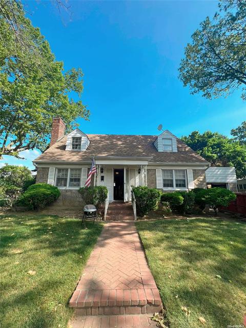 129 Lawrence St, New Hyde Park, NY 11040