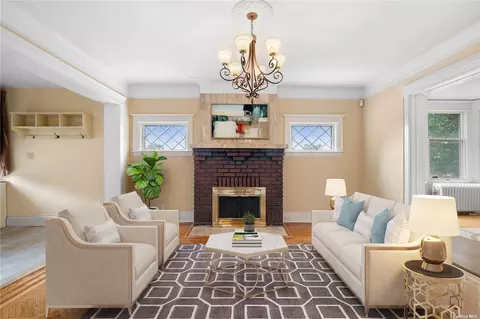 40-30 219th St, Bayside, NY 11361