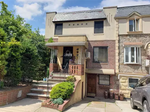 63-68 79th St, Middle Village, NY 11379