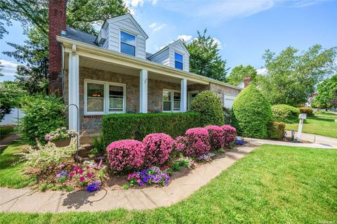 271 Brixton Rd, Garden City, NY 11530