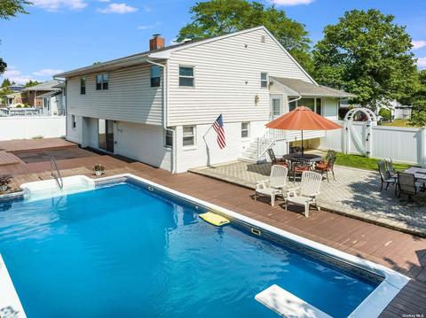 95 Birchwood Park Dr, Jericho, NY 11753