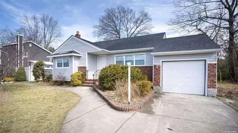 17 W 16th St, Deer Park, NY 11729