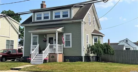 660 Adele Pl, Baldwin, NY 11510