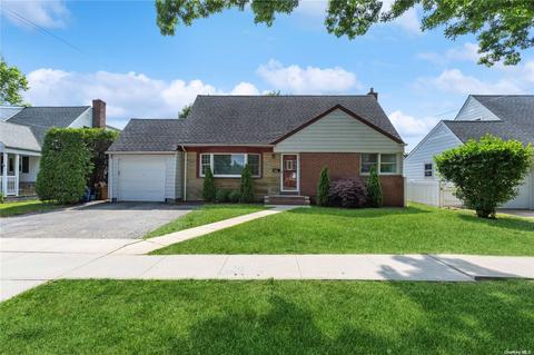 191 Landau Ave, Floral Park, NY 11001