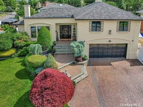 6 Stuart Dr, Syosset, NY 11791