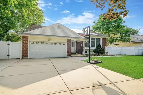 202 Roxton Rd, Plainview, NY 11803