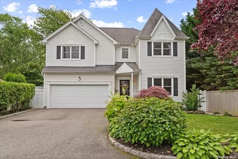 7 Lane O, Huntington, NY 11743