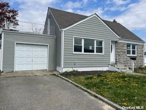 37 Brookside Ave, North Babylon, NY 11703