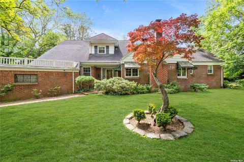 99 Brookside Dr, Manhasset, NY 11030