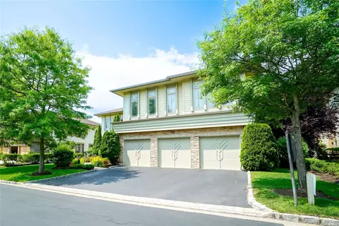 21 Olde Hamlet Dr, Jericho, NY 11753