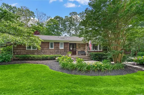 28 Andrea Dr, Setauket, NY 11733