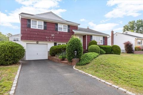 20 N Fordham Rd, Hicksville, NY 11801