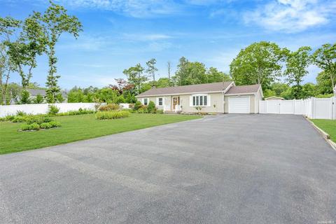 9 Sweetbriar Dr, Mastic, NY 11950