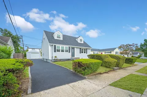 817 Cornell Rd, Franklin Square, NY 11010