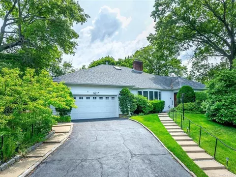 25 Rivers Dr, Great Neck, NY 11020