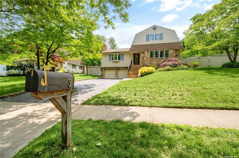 3 Dorothy Ln, Kings Park, NY 11754