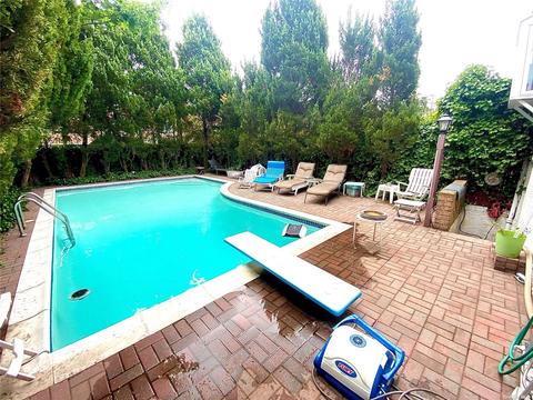 51-11 72nd St, Woodside, NY 11377
