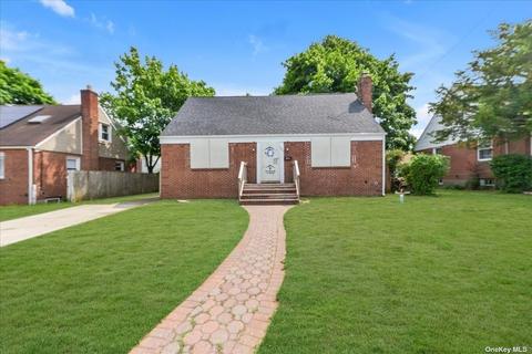 586 Macon Pl, Uniondale, NY 11553
