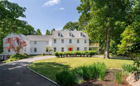 3 Candlelight Ct, Smithtown, NY 11787