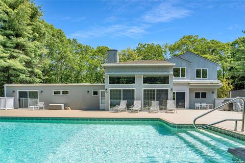 3 Indian Pipe Dr, Quogue, NY 11959