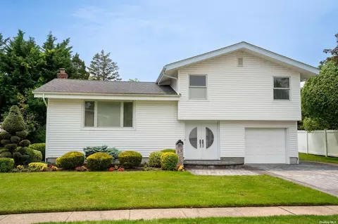 55 Flower Ln, Jericho, NY 11753