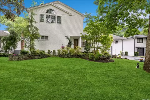 787 Richmond Rd, East Meadow, NY 11554