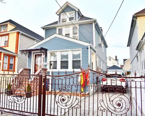129-41 134th St, South Ozone Park, NY 11420
